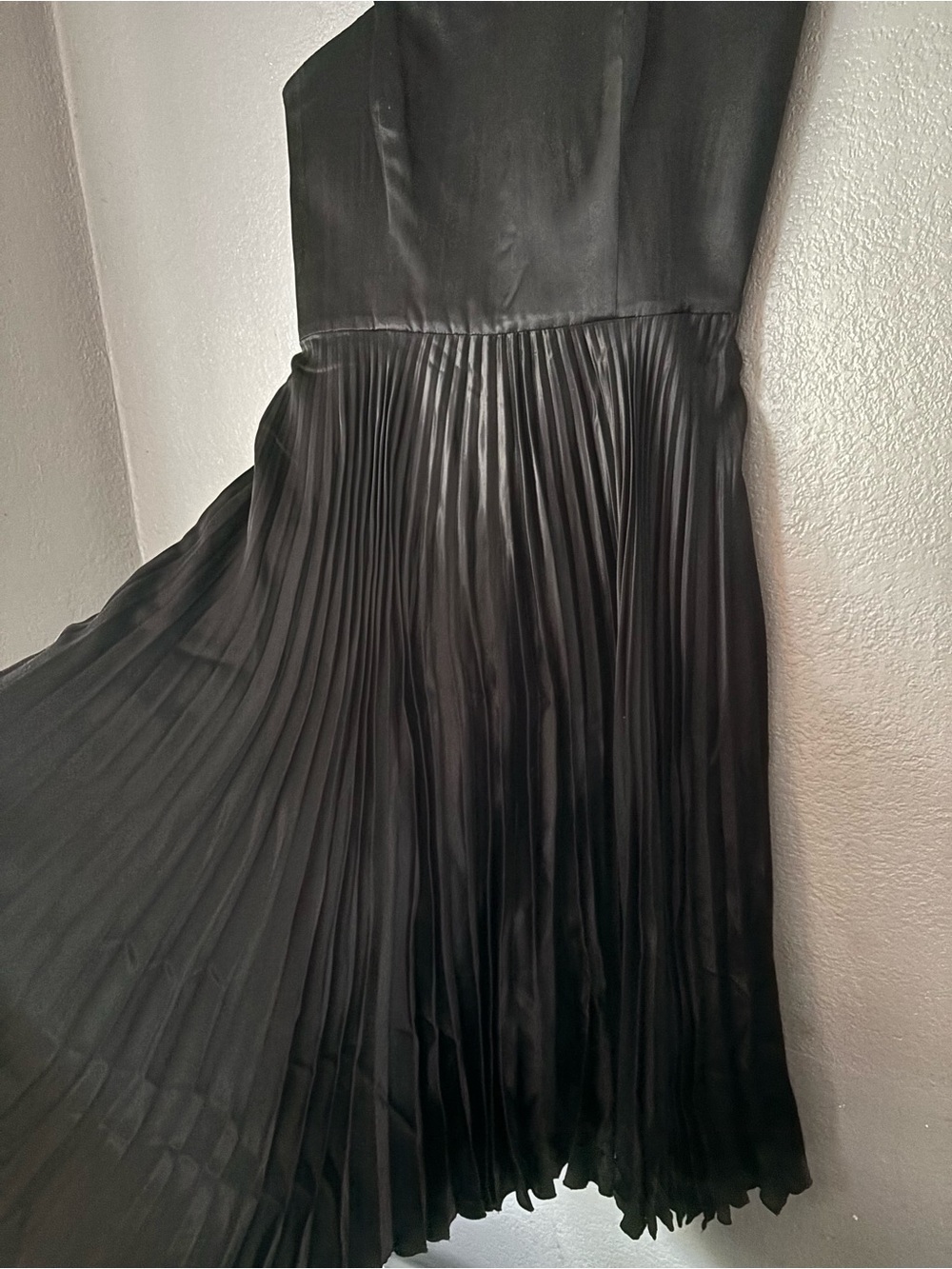 BCBG Paris 100% Silk Strapless Black Pleated Midi Dress